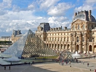 Париж, Лувр